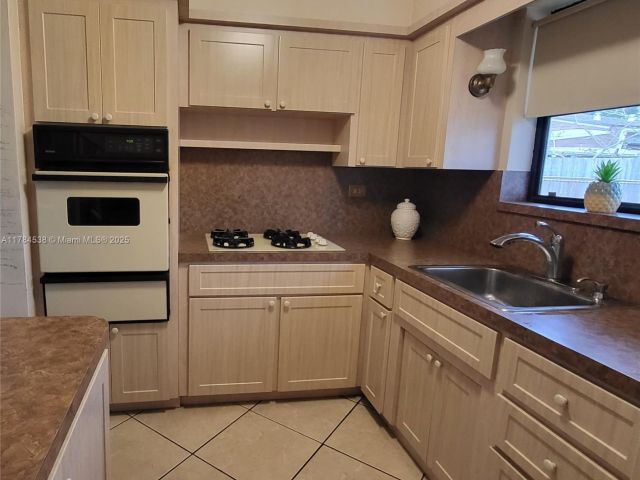 Продажа дома по адресу 521 N 70th Way - фото 6780314