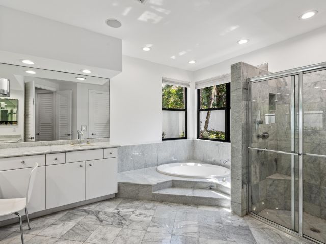 Продажа дома по адресу 3098 NW 60th Street - фото 6852852