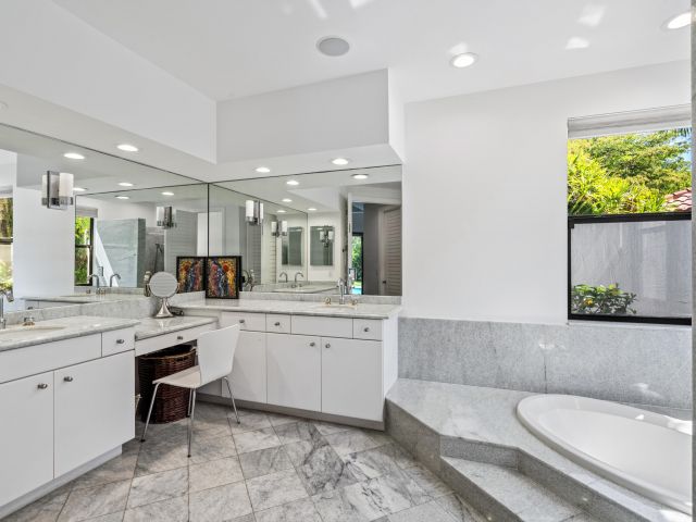 Продажа дома по адресу 3098 NW 60th Street - фото 6852853