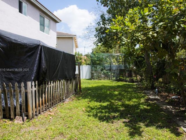 Продажа дома по адресу 1735 NW 77th Ave - фото 5883004