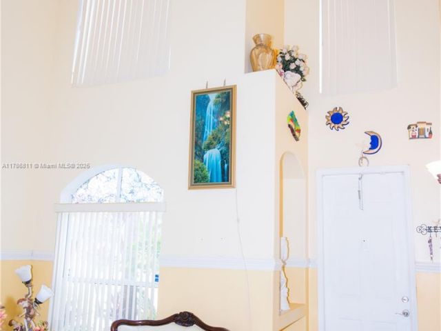 Продажа дома по адресу 1735 NW 77th Ave - фото 5883014