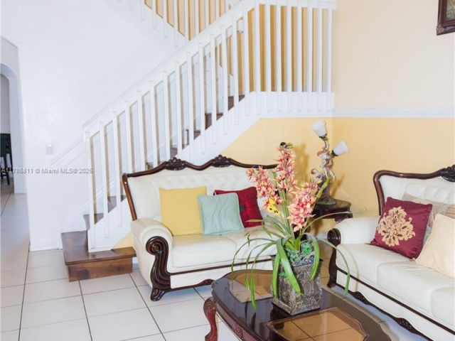 Продажа дома по адресу 1735 NW 77th Ave - фото 5883015