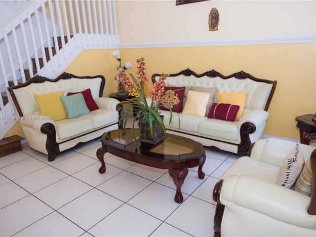 Продажа дома по адресу 1735 NW 77th Ave - фото 5883018