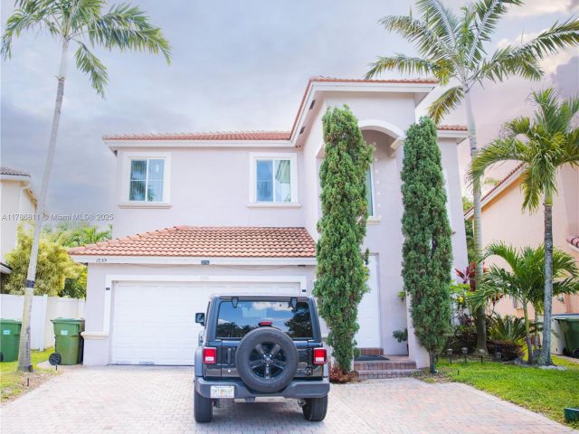 Продажа дома по адресу 1735 NW 77th Ave - фото 5883019