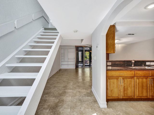 Продажа дома по адресу 2017 N Dixie Hwy - фото 5995809