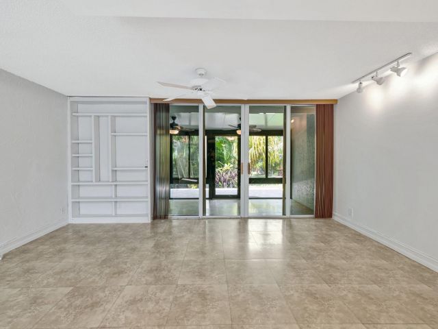 Продажа дома по адресу 2017 N Dixie Hwy - фото 5995813