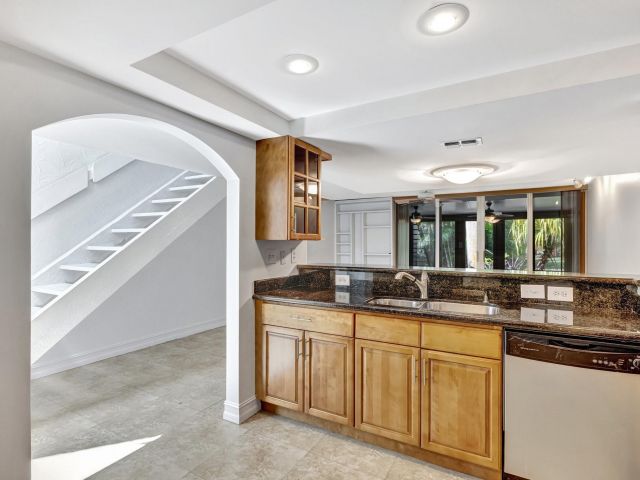 Продажа дома по адресу 2017 N Dixie Hwy - фото 5995814