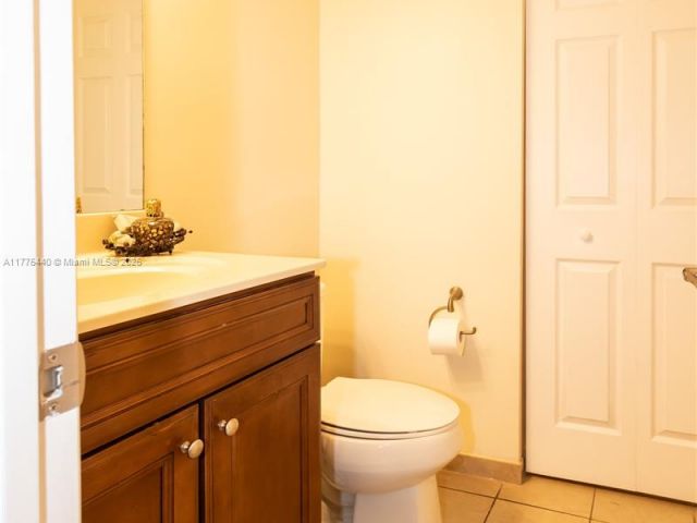 Продажа дома по адресу 10013 NW 89th Ter - фото 5859436