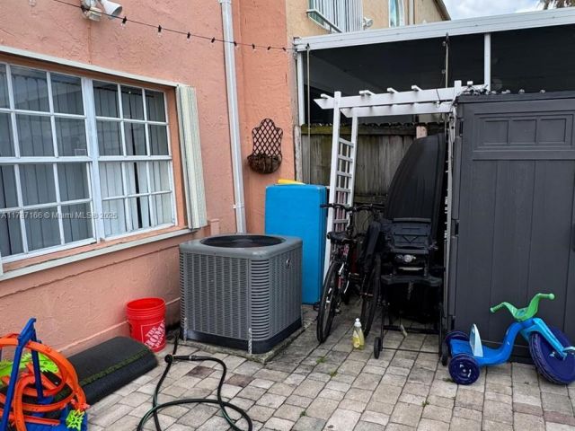 Продажа дома по адресу 12355 NW 7th Ln - фото 5886411