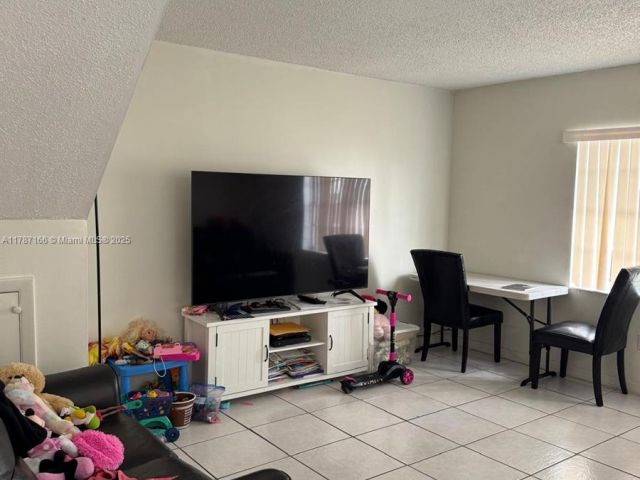 Продажа дома по адресу 12355 NW 7th Ln - фото 5886413