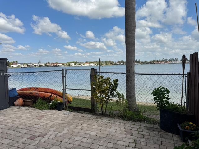 Продажа дома по адресу 12355 NW 7th Ln - фото 5886415