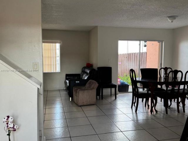 Продажа дома по адресу 12355 NW 7th Ln - фото 5886423