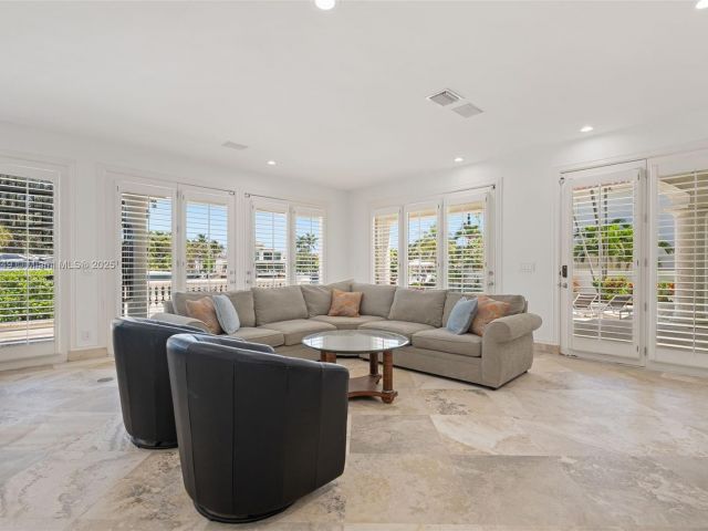 Продажа дома по адресу 2561 Lucille Dr - фото 6270989