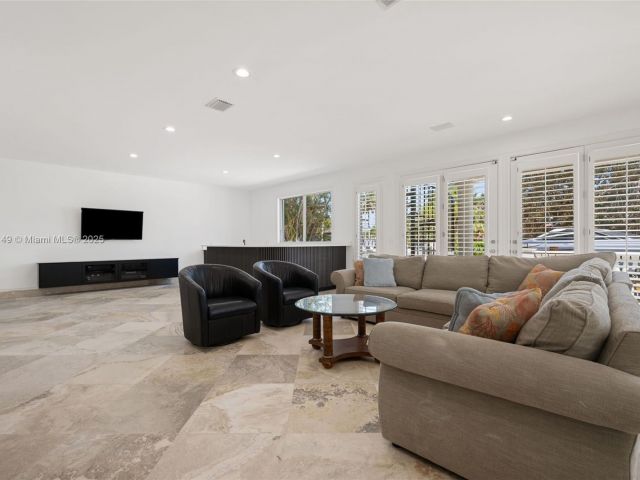 Продажа дома по адресу 2561 Lucille Dr - фото 6270990