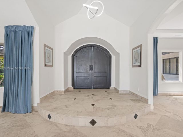 Продажа дома по адресу 2561 Lucille Dr - фото 6270997