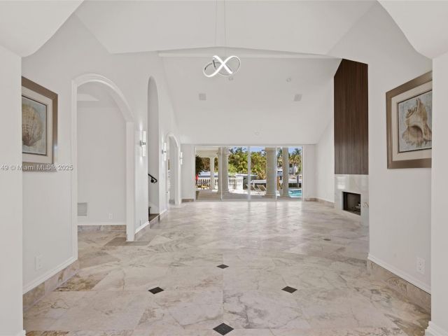 Продажа дома по адресу 2561 Lucille Dr - фото 6270998