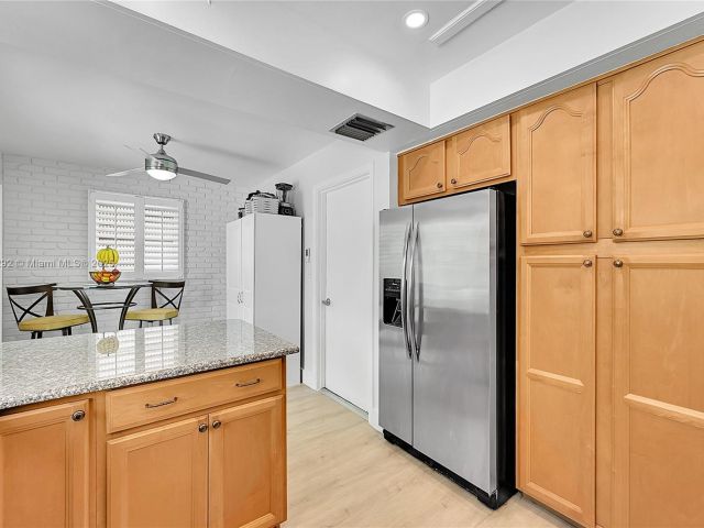 Продажа дома по адресу 2133 NE 63rd Ct - фото 5890255