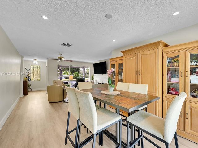 Продажа дома по адресу 2133 NE 63rd Ct - фото 5890259