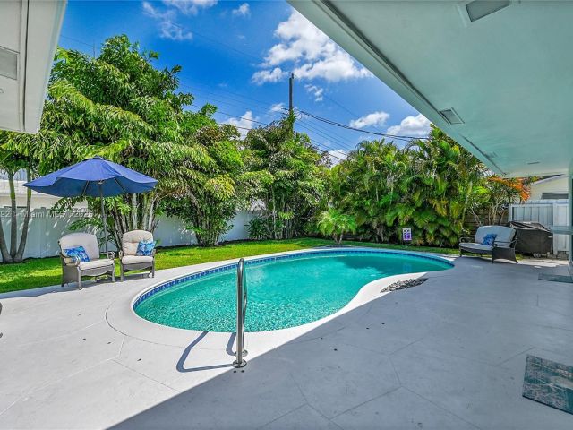 Продажа дома по адресу 2133 NE 63rd Ct - фото 5890262