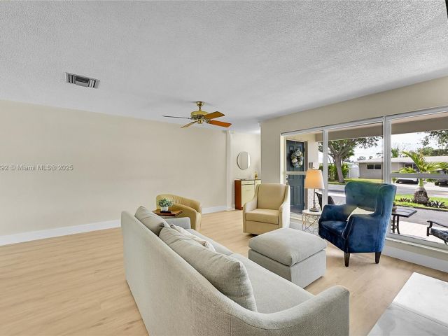 Продажа дома по адресу 2133 NE 63rd Ct - фото 5890263