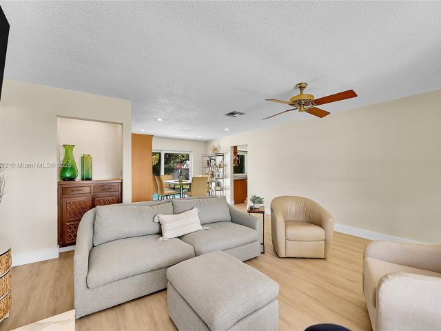 Продажа дома по адресу 2133 NE 63rd Ct - фото 5890264