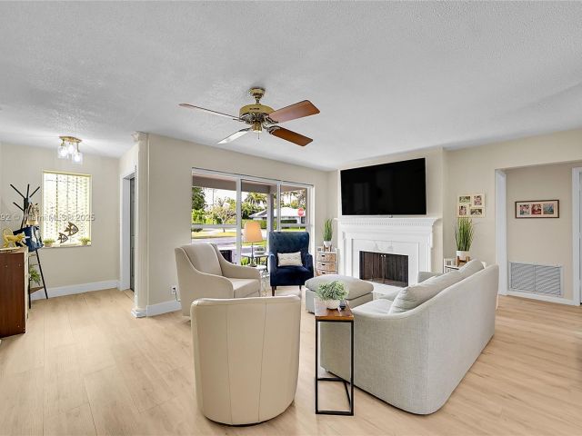 Продажа дома по адресу 2133 NE 63rd Ct - фото 5890265