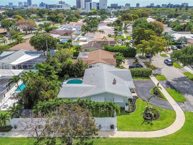 Продажа дома по адресу 2133 NE 63rd Ct - фото 5890269