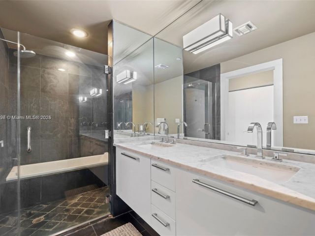 Продажа квартиры #2410 - фото 5920099