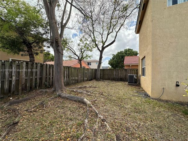 Продажа дома по адресу 1930 SE 14th Ct - фото 5870125