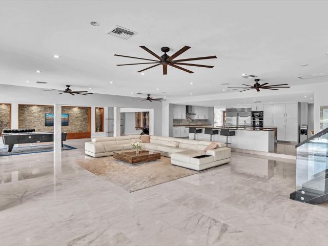 Продажа дома по адресу 4621 NE 25th Ave - фото 5934834