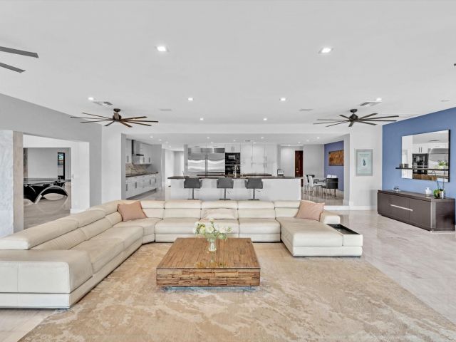 Продажа дома по адресу 4621 NE 25th Ave - фото 5934835