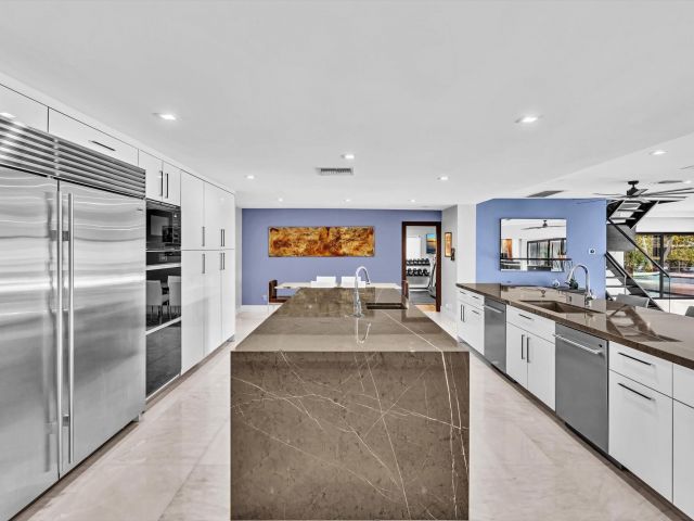 Продажа дома по адресу 4621 NE 25th Ave - фото 5934839