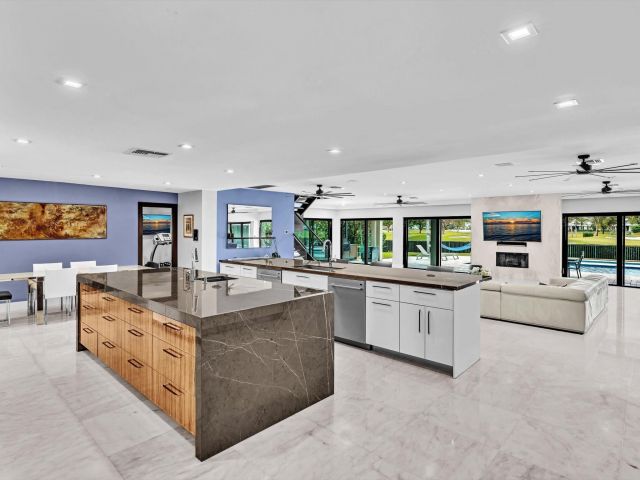 Продажа дома по адресу 4621 NE 25th Ave - фото 5934840