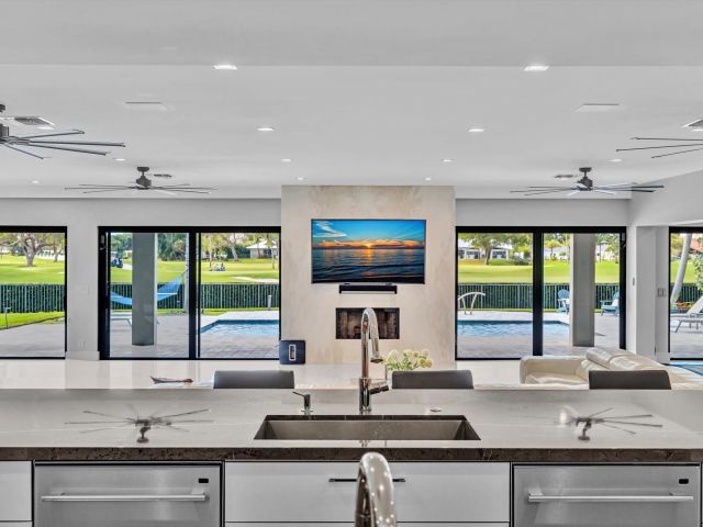 Продажа дома по адресу 4621 NE 25th Ave - фото 5934841