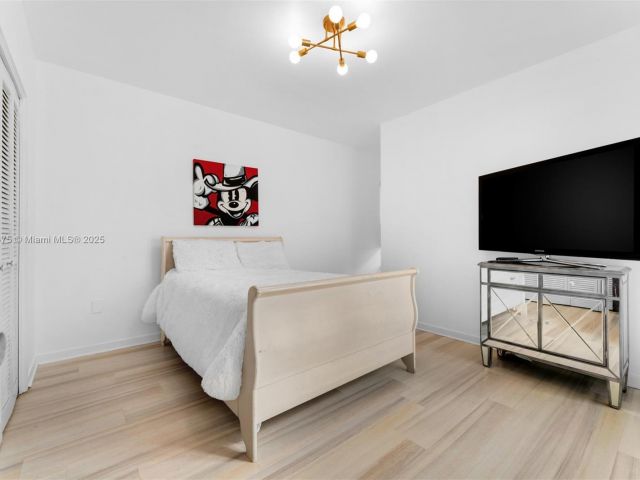 Продажа дома по адресу 8820 SW 104th St - фото 5930867