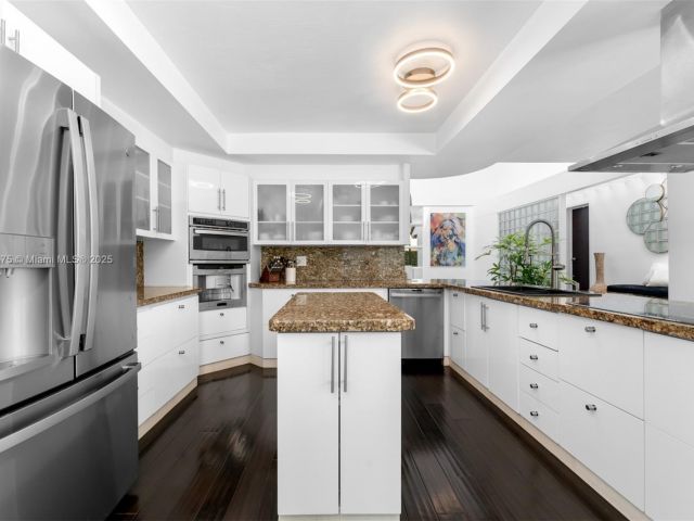 Продажа дома по адресу 8820 SW 104th St - фото 5930876