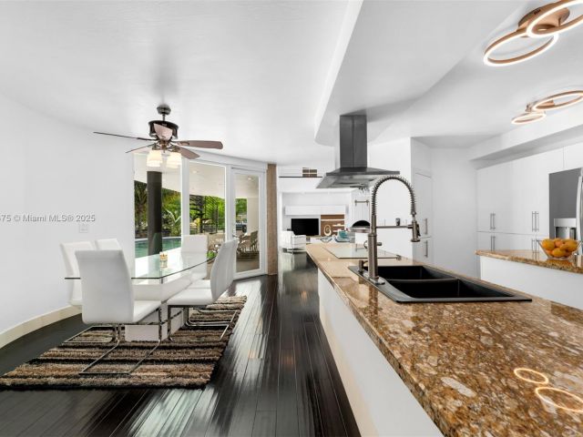 Продажа дома по адресу 8820 SW 104th St - фото 5930877