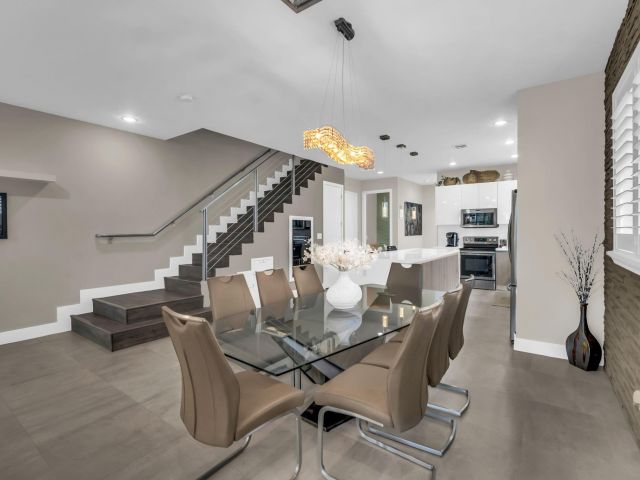 Продажа дома по адресу 807 SW 7th Ave - фото 6114181