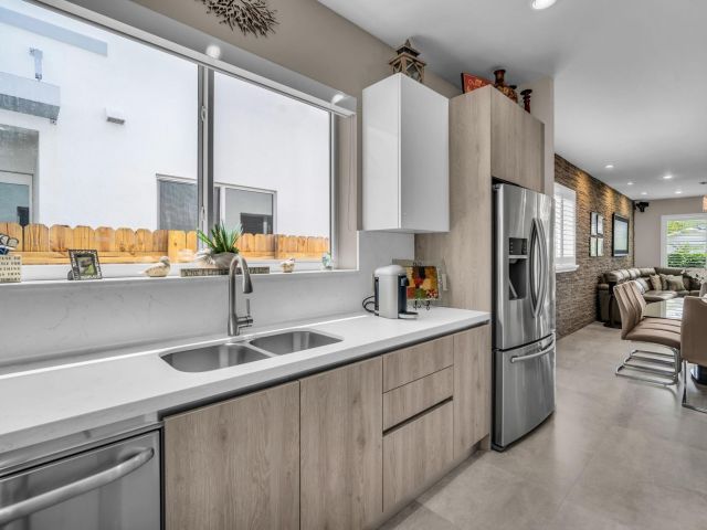 Продажа дома по адресу 807 SW 7th Ave - фото 6114184