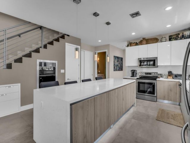 Продажа дома по адресу 807 SW 7th Ave - фото 6114185