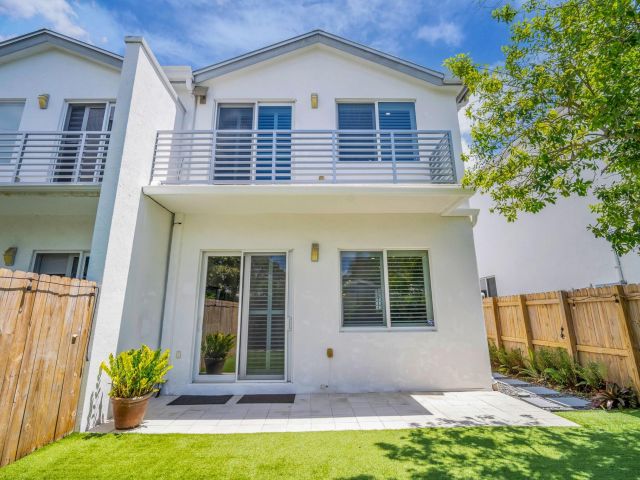 Продажа дома по адресу 807 SW 7th Ave - фото 6114188