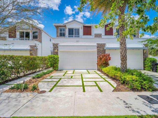 Продажа дома по адресу 807 SW 7th Ave - фото 6114192