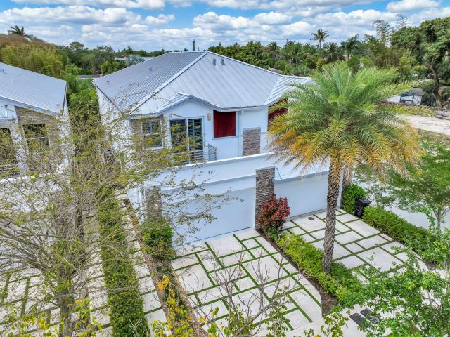 Продажа дома по адресу 807 SW 7th Ave - фото 6114193