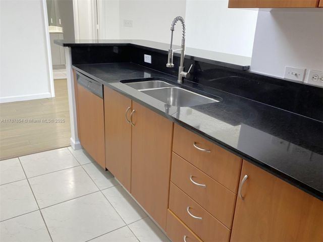 Продажа квартиры #1028 - фото 5909940