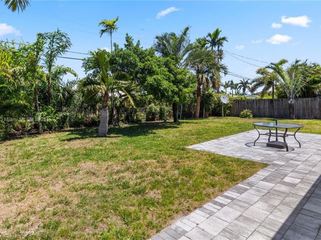 Продажа дома по адресу 1031 SE 14th Dr - фото 5894395