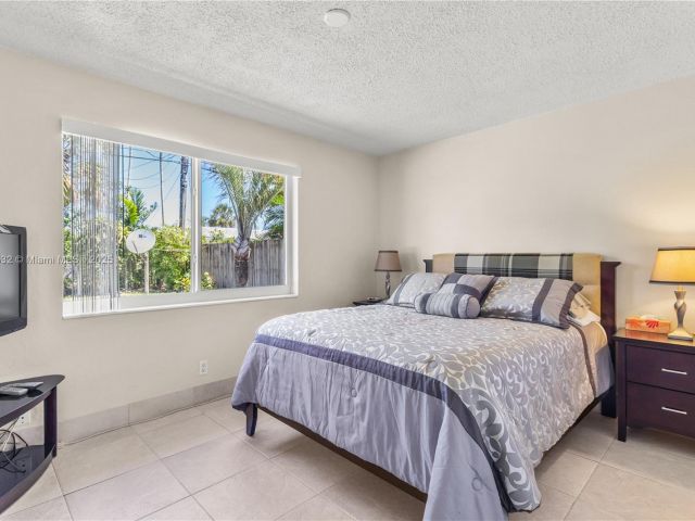 Продажа дома по адресу 1031 SE 14th Dr - фото 5894400