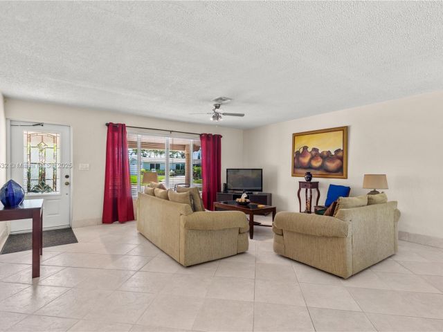 Продажа дома по адресу 1031 SE 14th Dr - фото 5894403