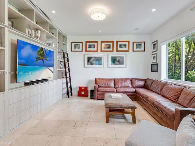 Продажа дома по адресу 3835 Carole Ct - фото 5949024