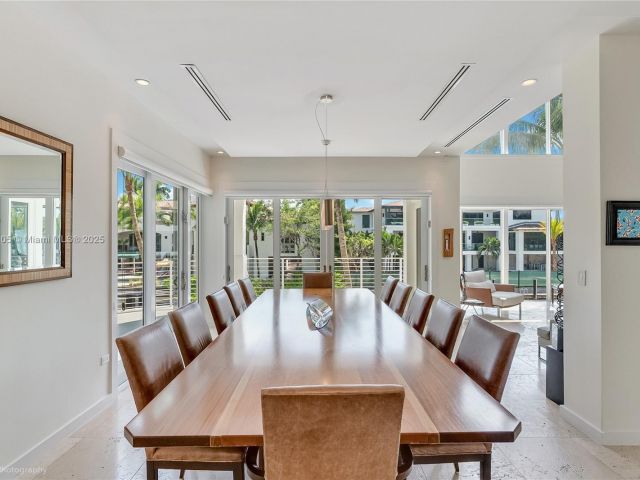 Продажа дома по адресу 3835 Carole Ct - фото 5949030