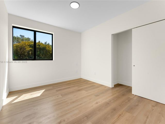 Продажа дома по адресу 3073 Hibiscus St 1 - фото 5976982